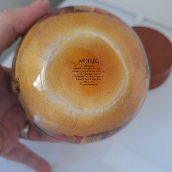 VINTAGE 1997 HOLIDAY BARBIE 4" DECOUPAGE ORNAMENT WITH WOODEN ORNAMENT STAND - Picture 6 of 15